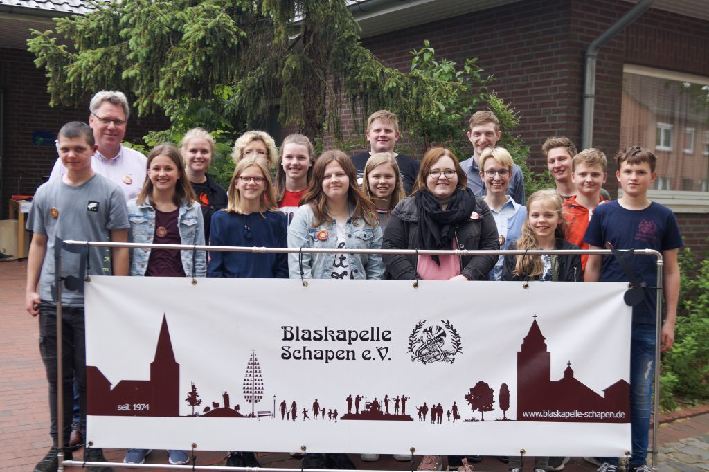 Einige Kinder der Musikjugend warben gemeinsam mit älteren Mitgliedern neue Mitglieder.